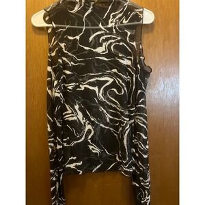 Rue 21 Women's Shirt‎ Size Small